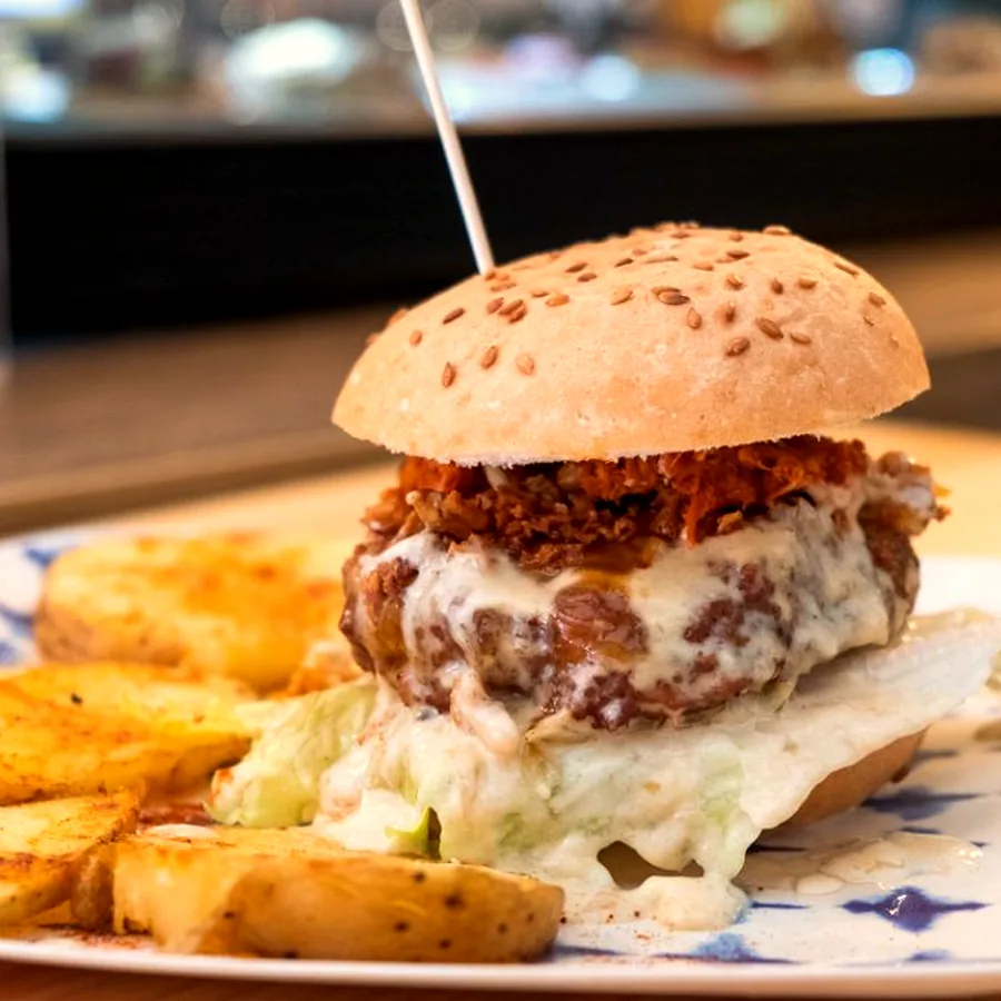 CRUCH BURGER CHEESE AND BACON