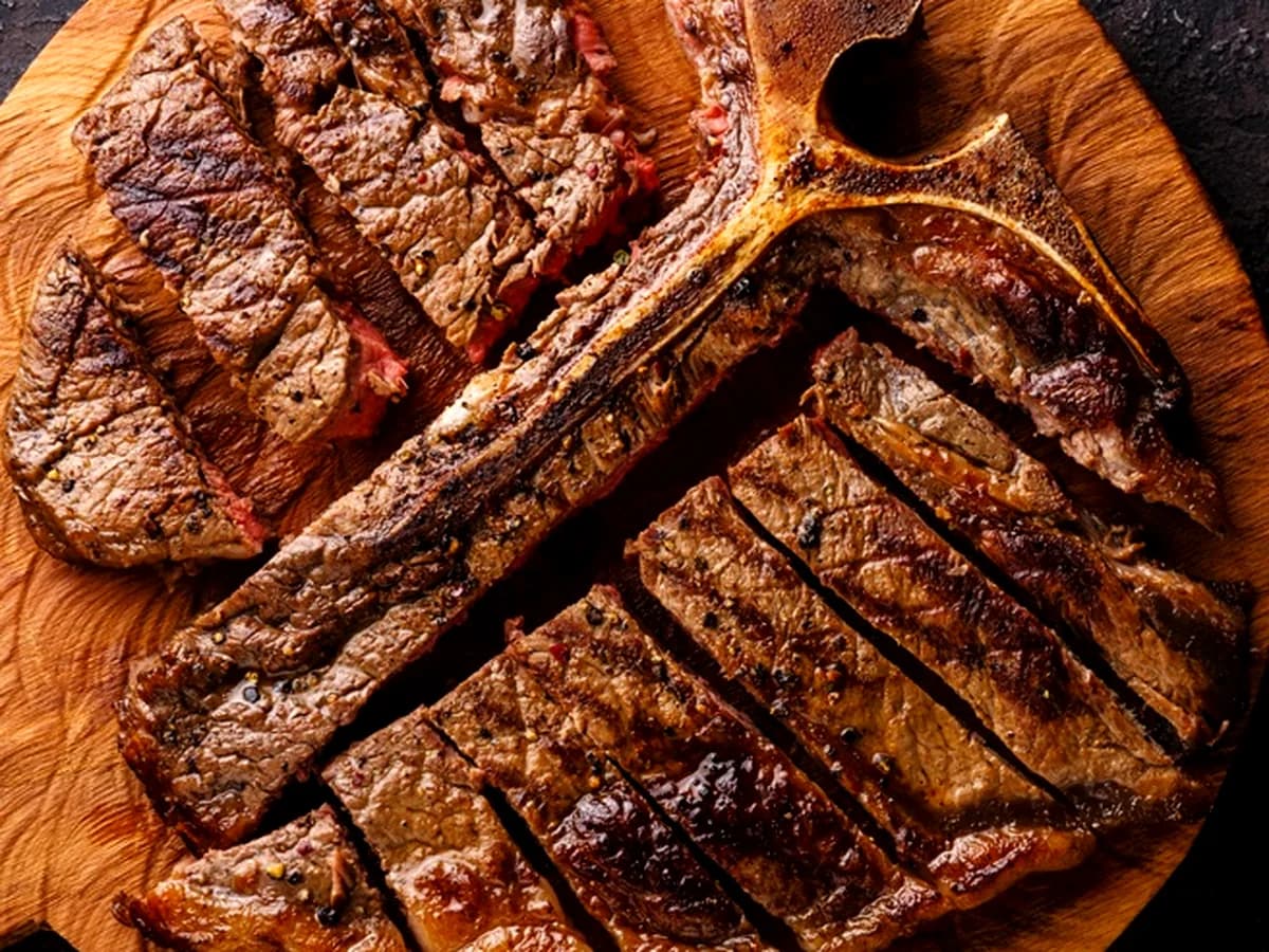 Rib steak on the grill — El Perejil Urban Grill