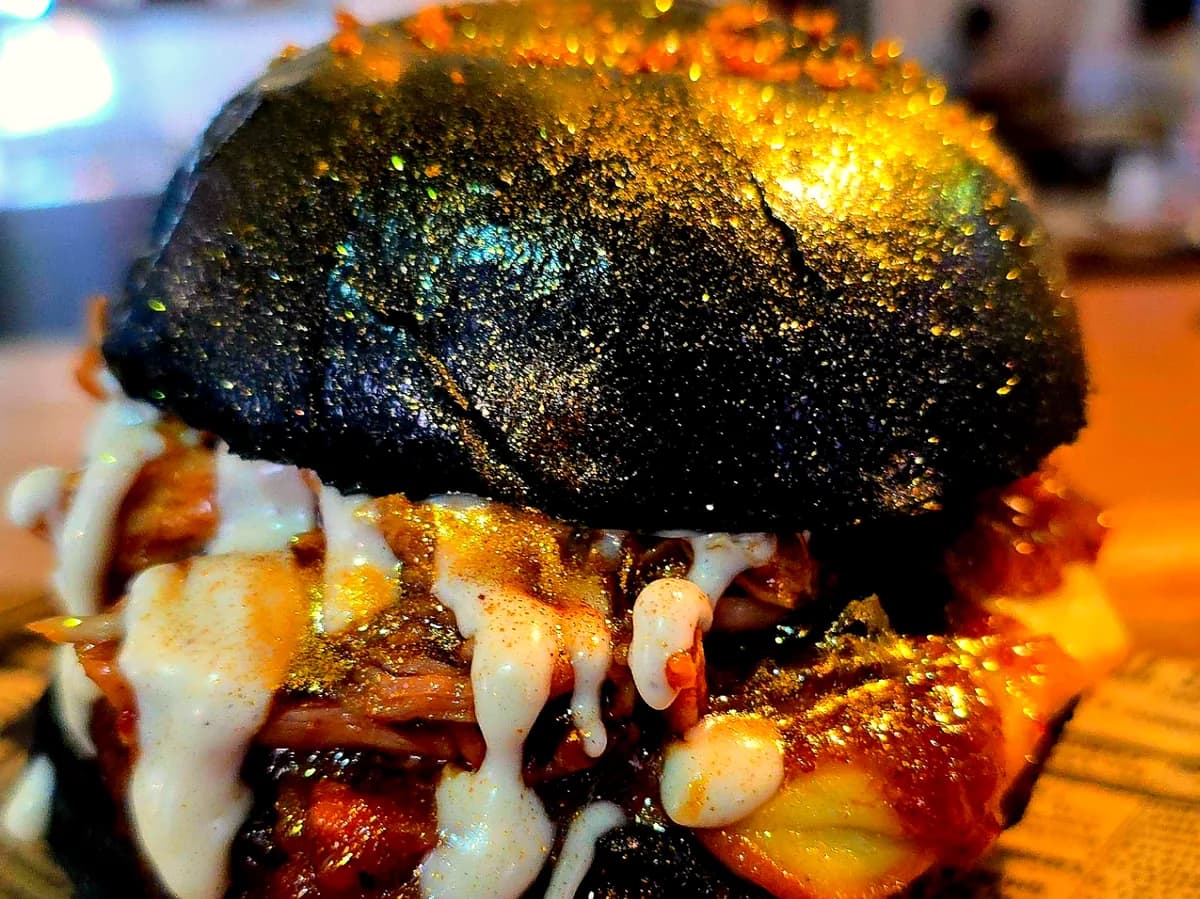 GOLD PEREJIL BURGER