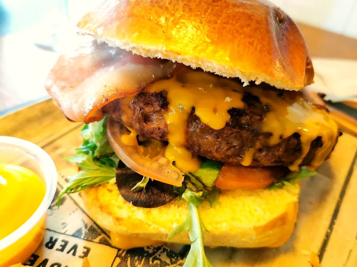 THE EXPLOSIVE BURGER