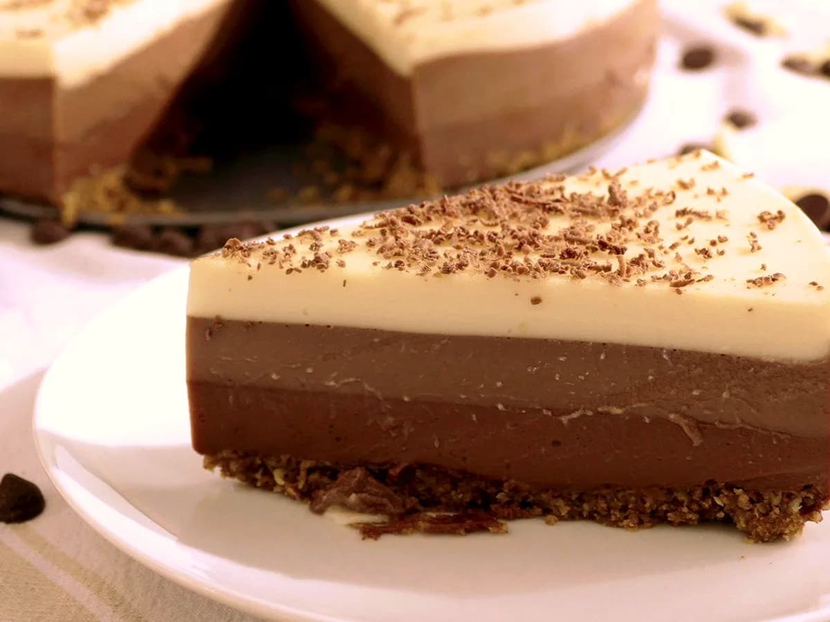 3 CHOCOLATE CAKE